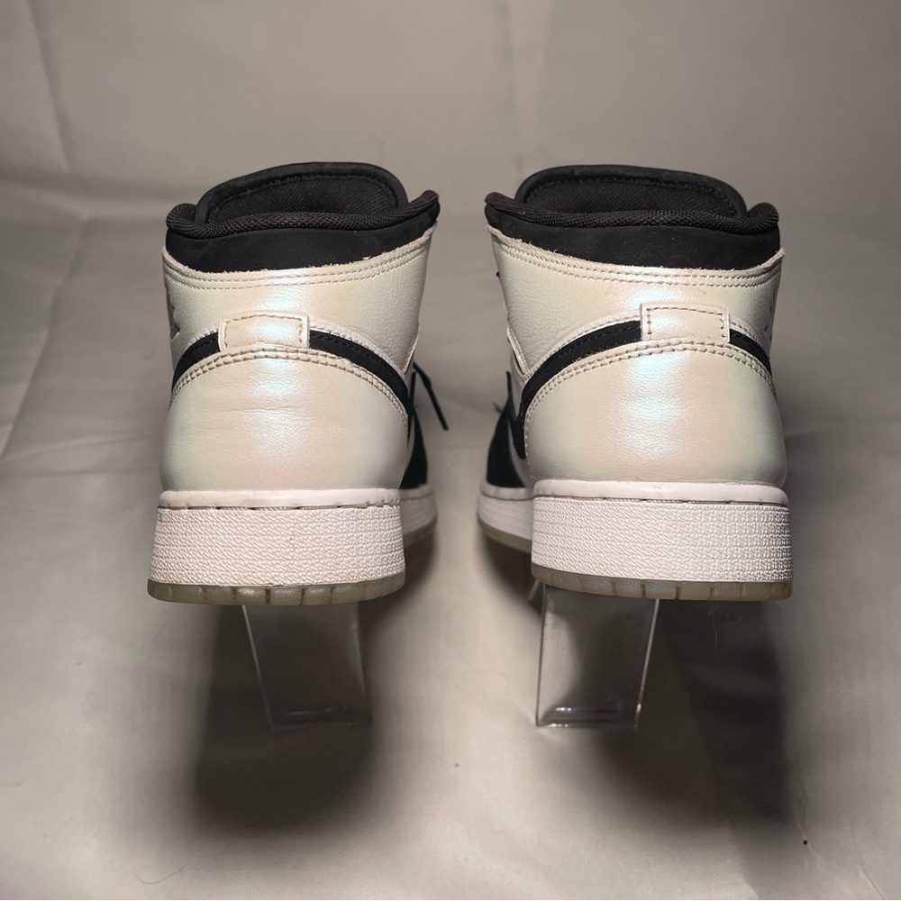 Size 5.5 GC Jordan 1 Mid
“Diamond Shorts” Colorway
No box - Picture 4 of 5